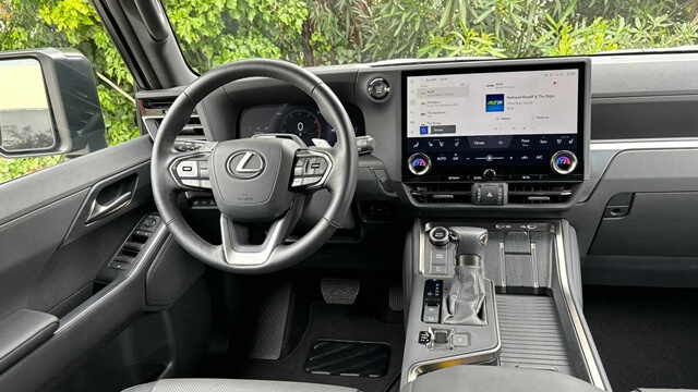 tien-nghi-xe-lexus-gx550